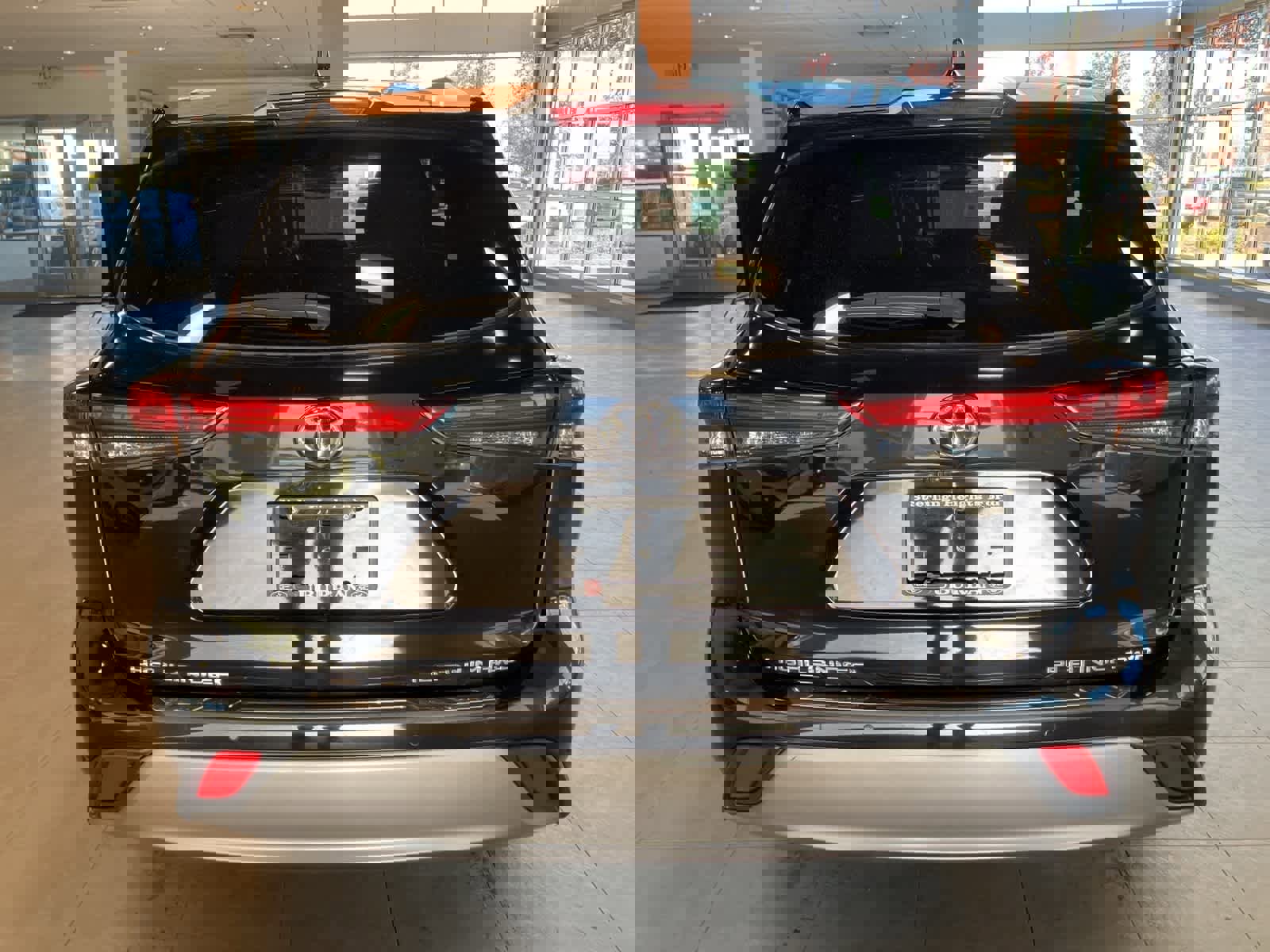 Used 2023 Toyota Highlander L image 6