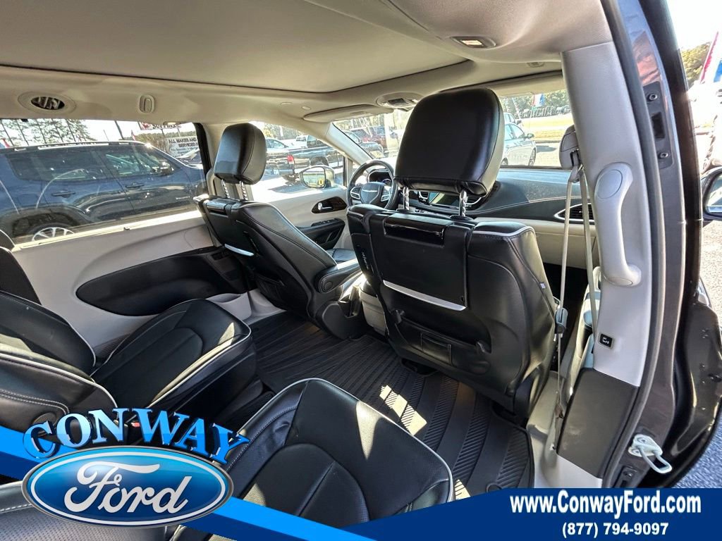 Used 2022 Chrysler Pacifica Limited w/ Uconnect Theater Family Group image 24