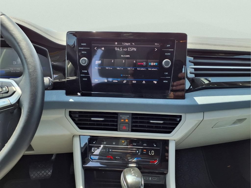 Used 2025 Volkswagen Jetta SE w/ Sunroof Package FWD image 12
