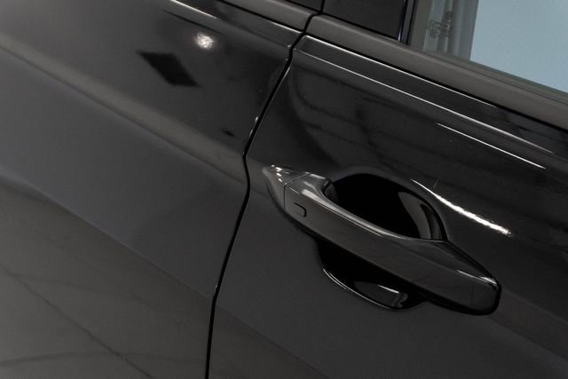 Used 2022 Volkswagen Tiguan SE R-Line image 9