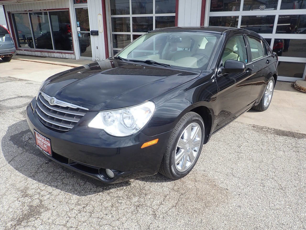 Used 2010 Chrysler Sebring Limited w/ Electronics Convenience Group image 2