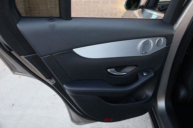 Used 2019 Mercedes-Benz GLC 300 4MATIC image 24