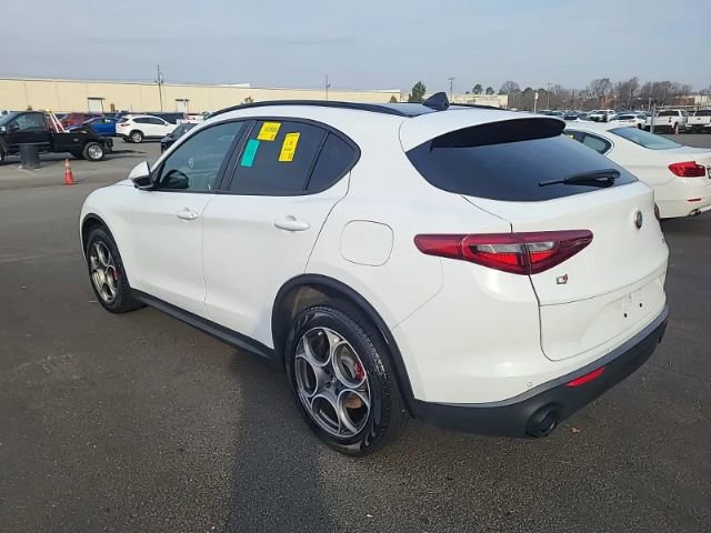 Used 2022 Alfa Romeo Stelvio Sprint image 28