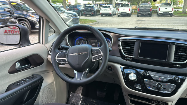 Used 2024 Chrysler Voyager LX FWD image 14
