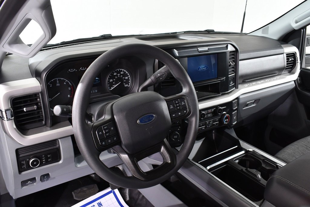 New 2025 Ford F550 4x4 Crew Cab Super Duty w/ XLT Value Package image 11