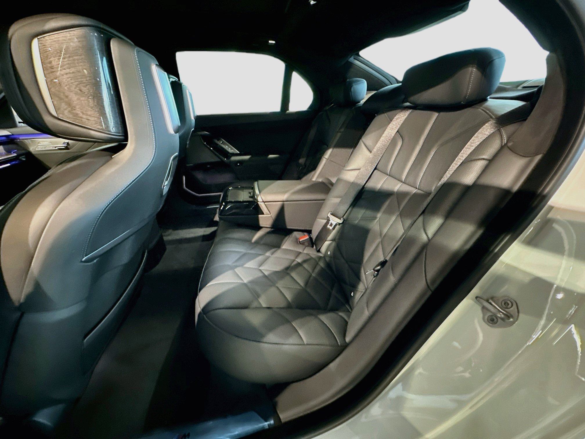 New 2027 BMW 740i w/ Executive Package RWD image 17