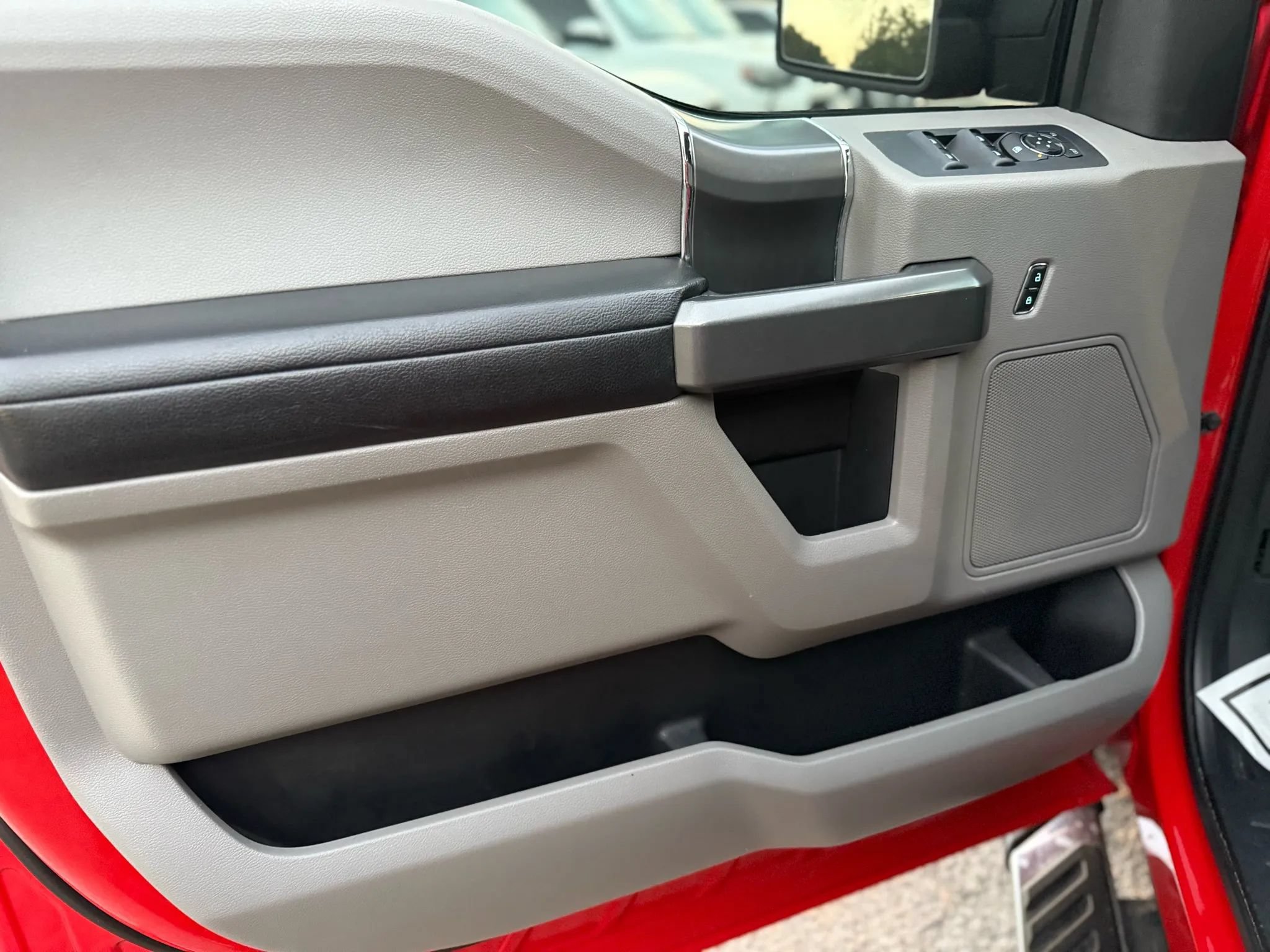 Used 2016 Ford F150 XLT w/ Equipment Group 302A Luxury RWD image 13