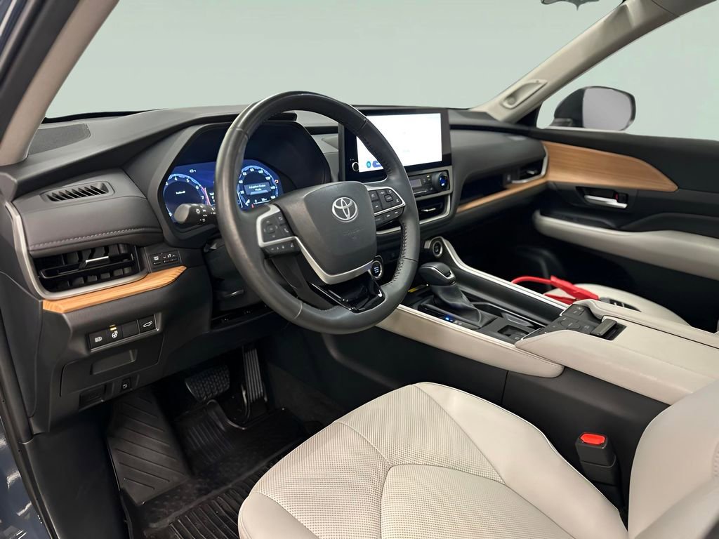 Used 2024 Toyota Grand Highlander XLE image 21