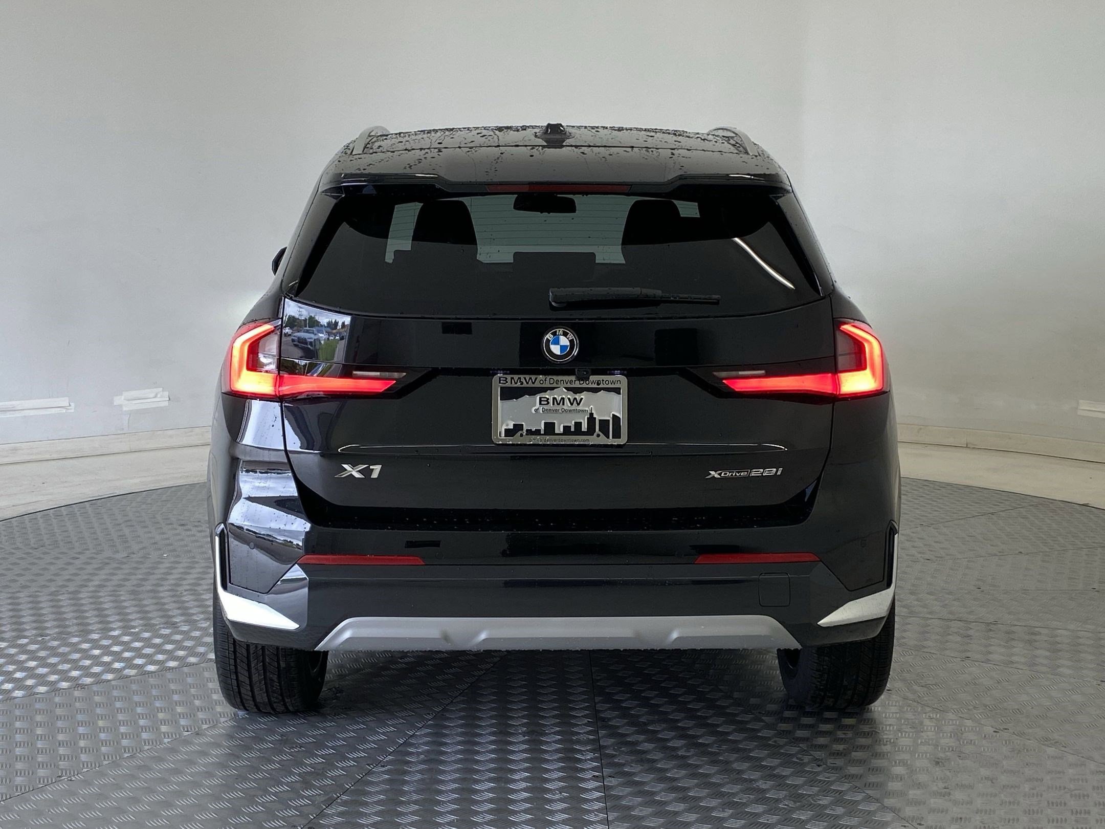 Used 2025 BMW X1 xDrive28i w/ Technology Package image 9