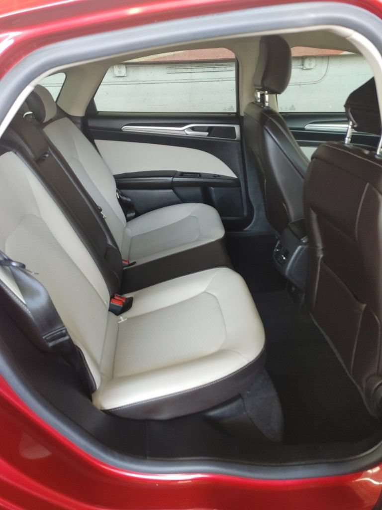 Used 2020 Ford Fusion SE w/ Equipment Group 151A FWD image 19