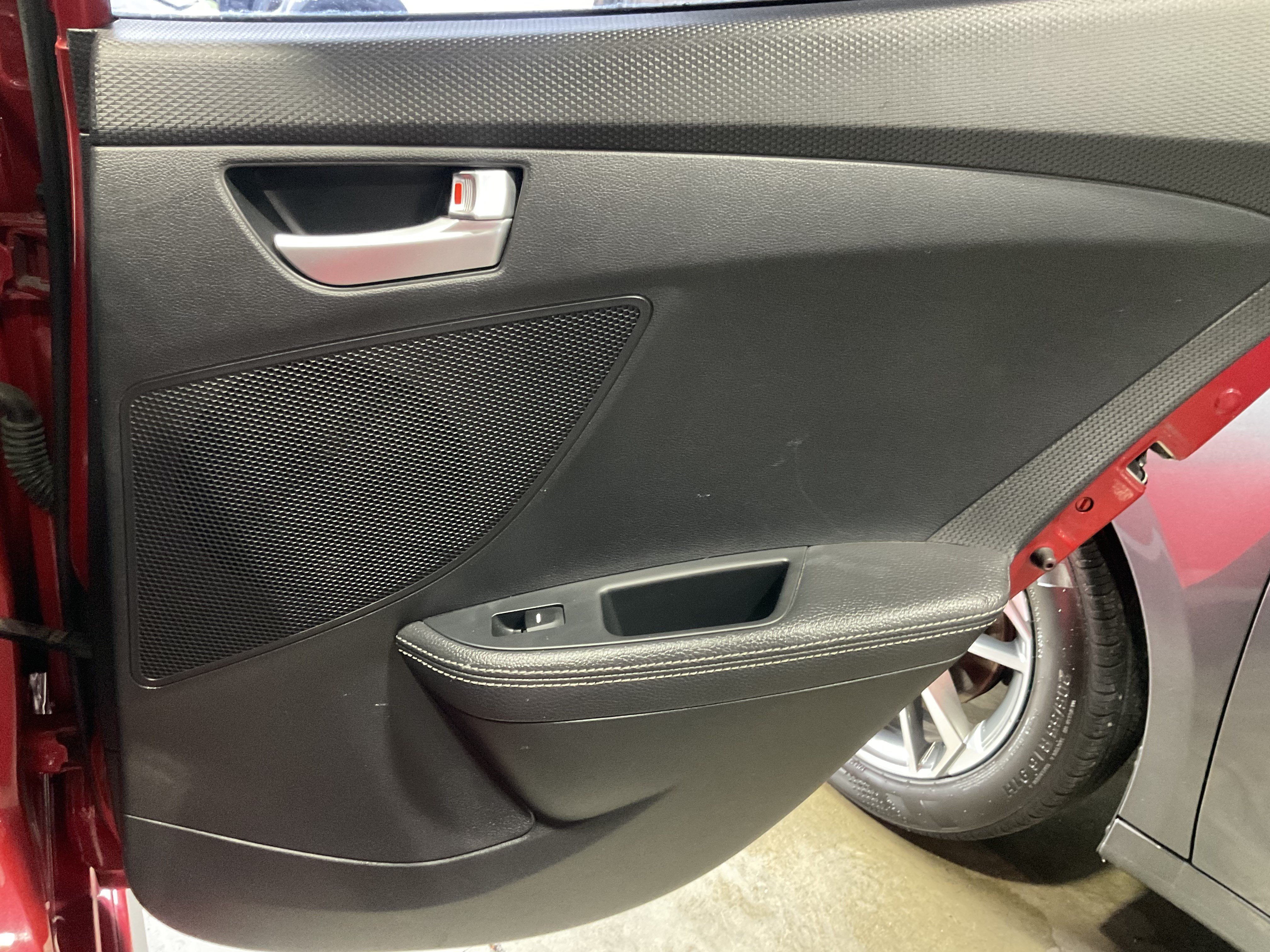 Used 2013 Hyundai Veloster Turbo w/ Ultimate Pkg FWD image 33