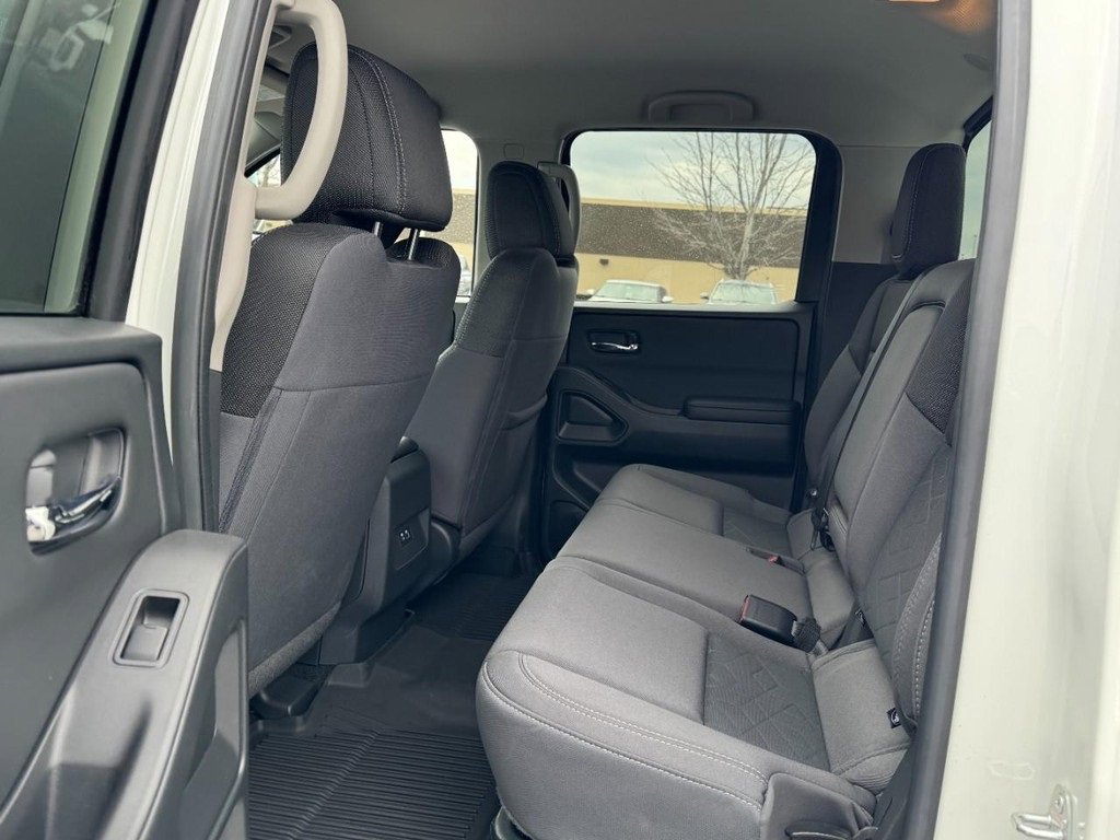 Used 2025 Nissan Frontier SV image 10