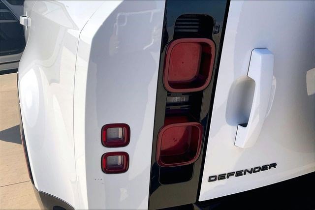 Used 2024 Land Rover Defender 110 X-Dynamic SE image 36