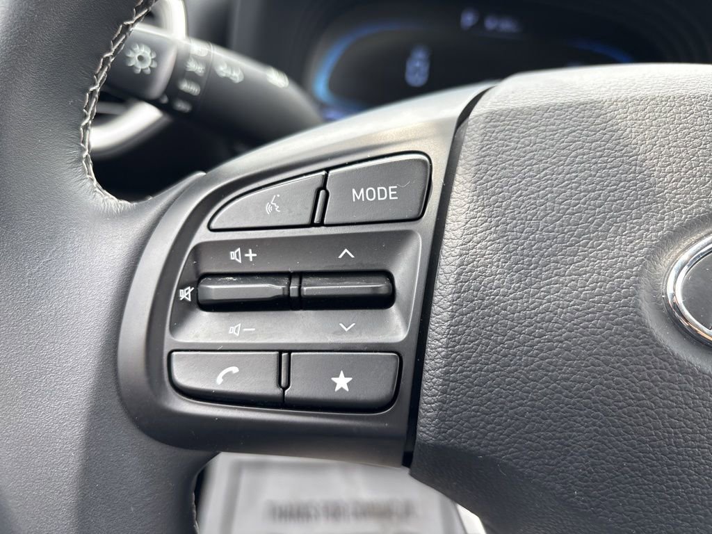 Certified 2023 Hyundai Venue SEL FWD image 17
