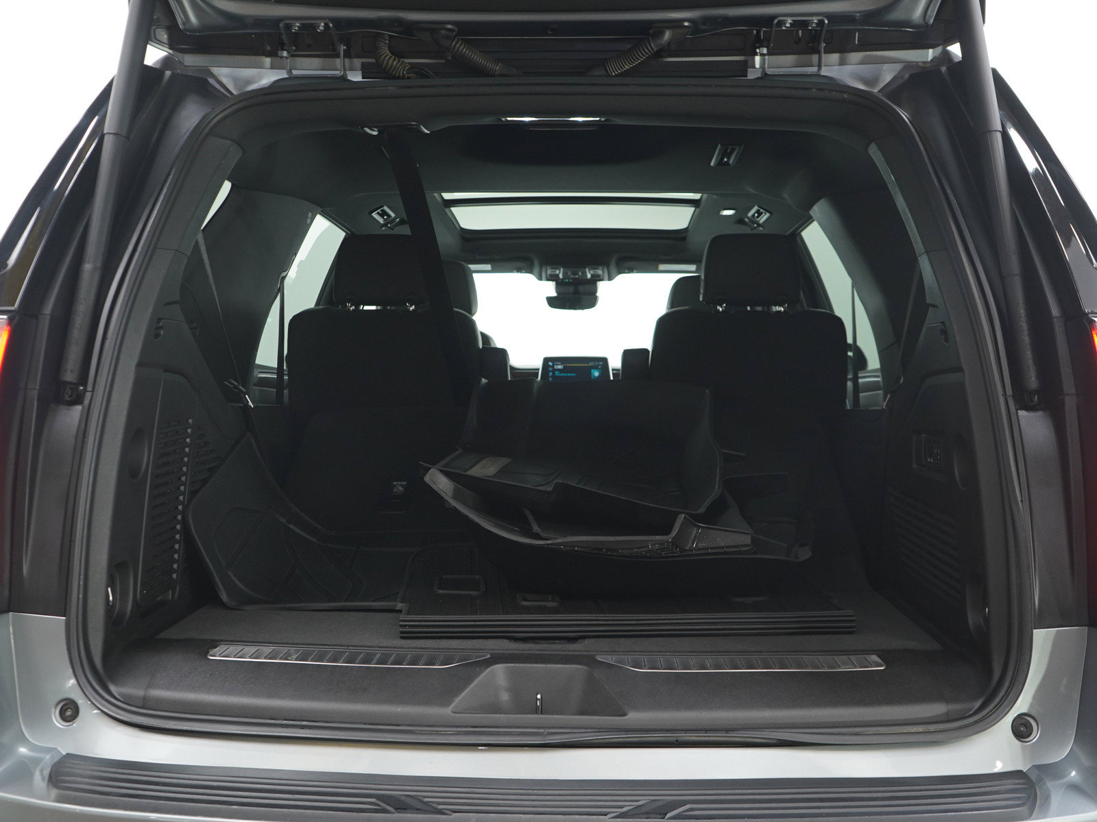 Used 2023 Chevrolet Tahoe High Country w/ Premium Package 2 AWD/4WD image 17