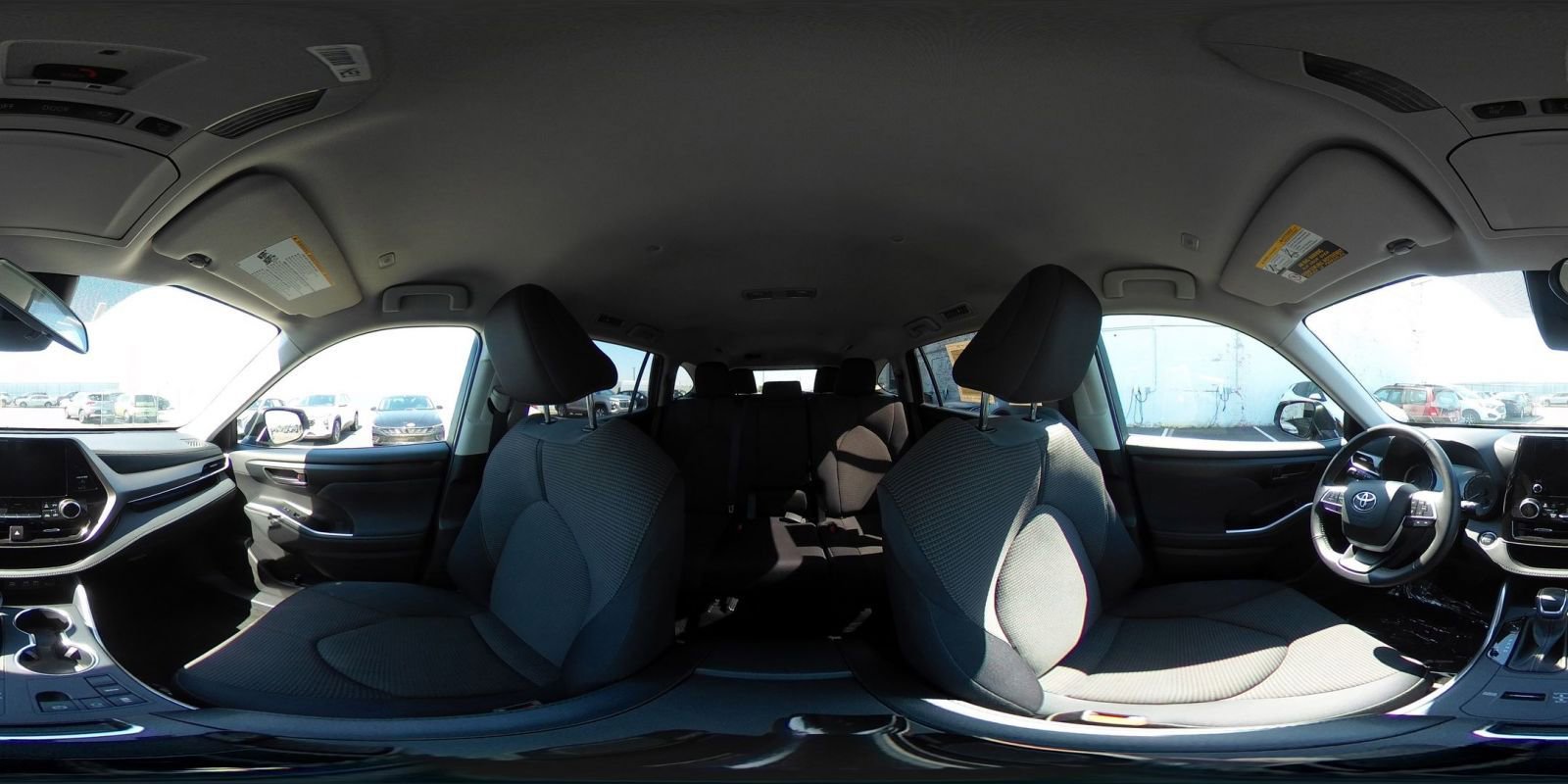 Used 2025 Toyota Highlander LE FWD image 44