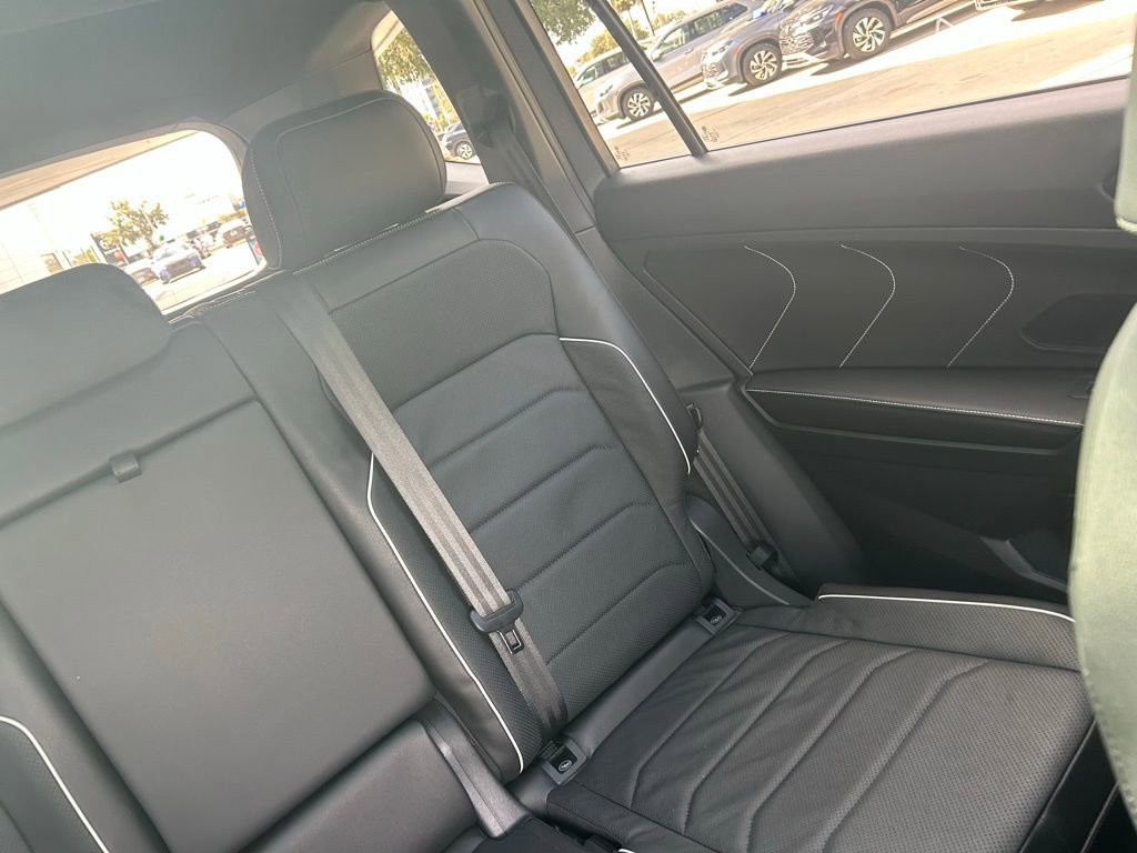 Used 2024 Volkswagen Tiguan SEL R-Line image 14