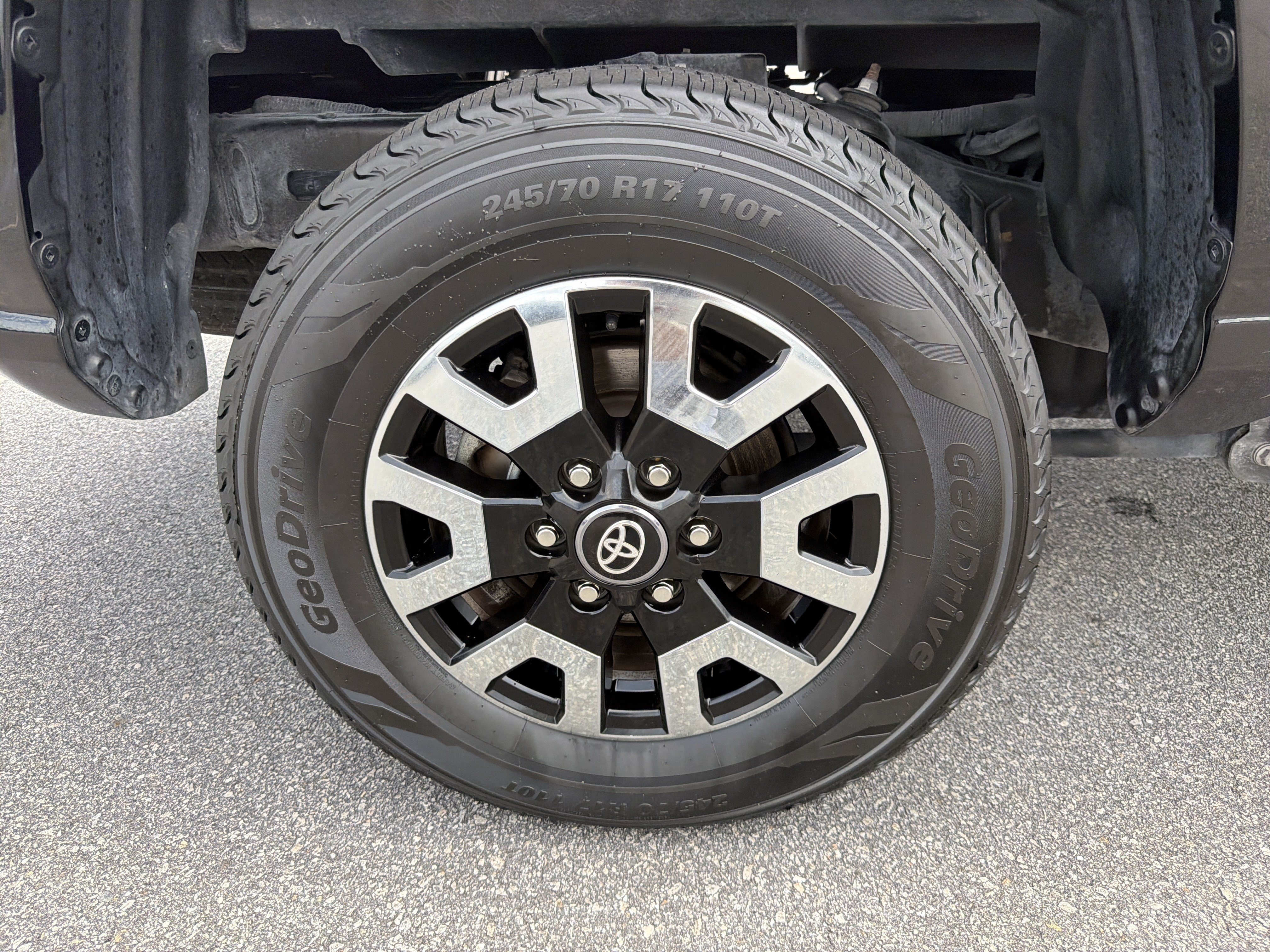 Certified 2024 Toyota Tacoma SR5 AWD/4WD image 28