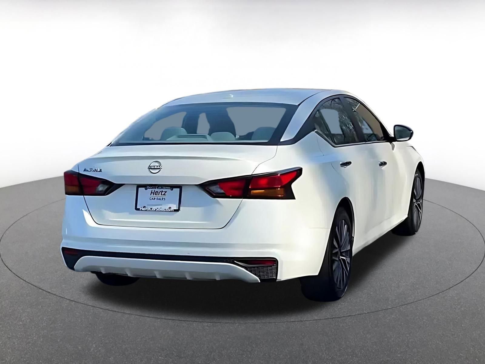 Used 2025 Nissan Altima 2.5 SV image 11