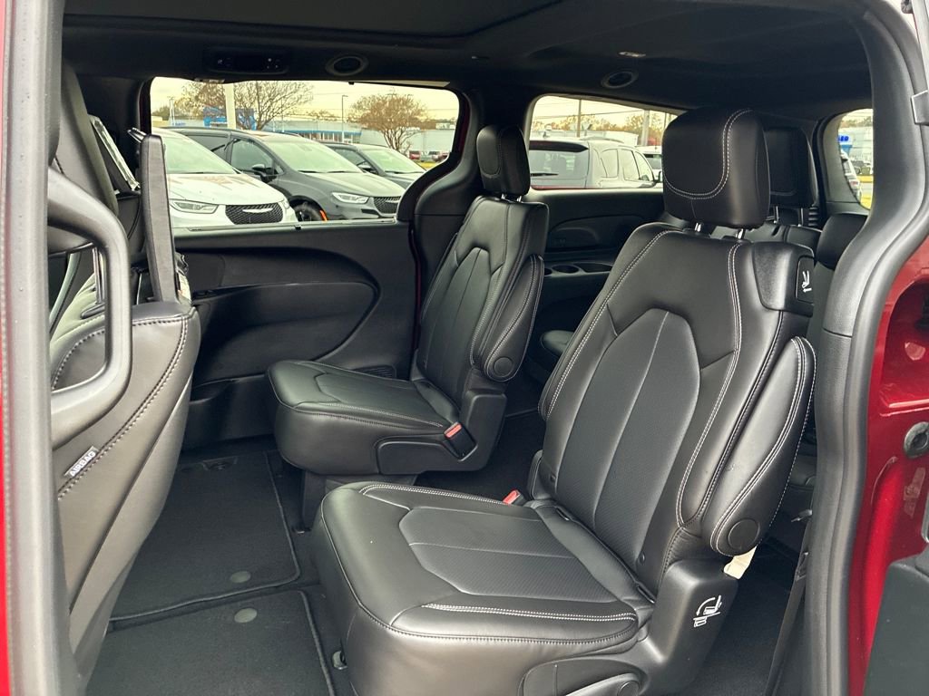 New 2026 Chrysler Pacifica Select AWD/4WD image 25