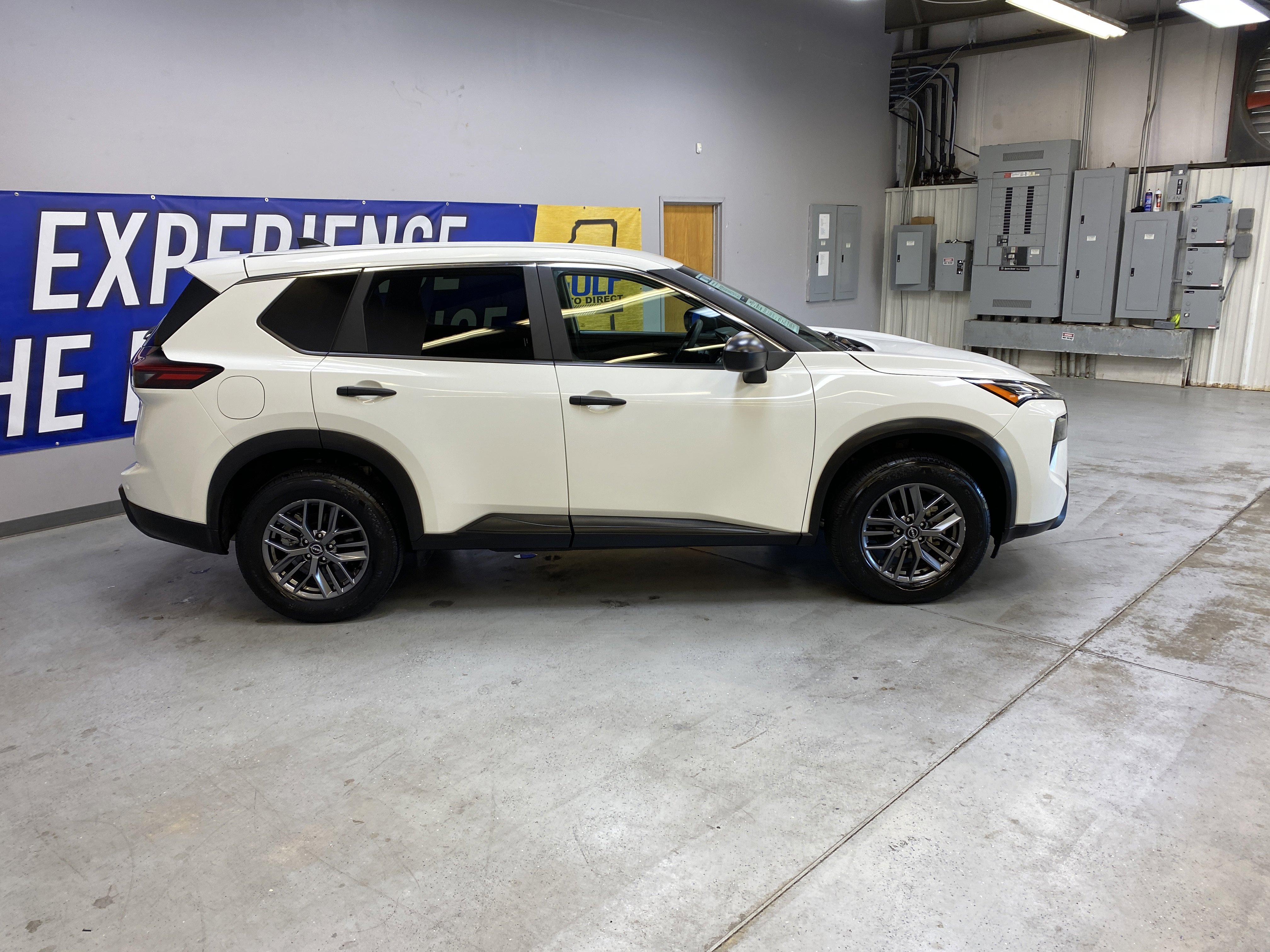 Used 2024 Nissan Rogue S image 8