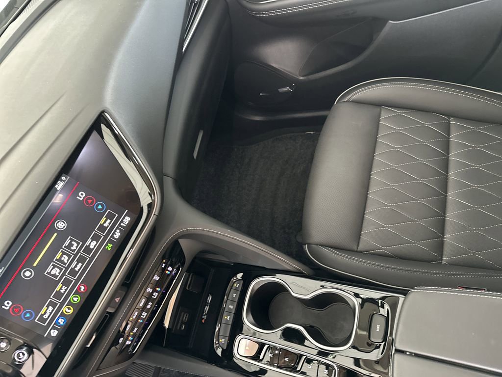 Used 2023 Buick Envision Avenir image 25