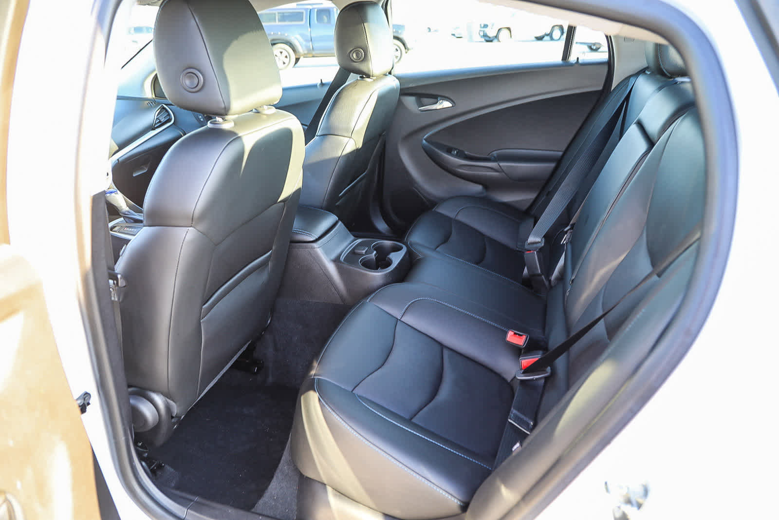 Used 2018 Chevrolet Volt LT w/ Comfort Package image 18