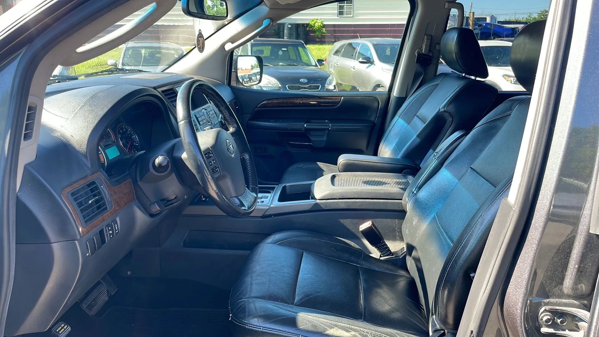 Used 2011 Nissan Armada SL image 12