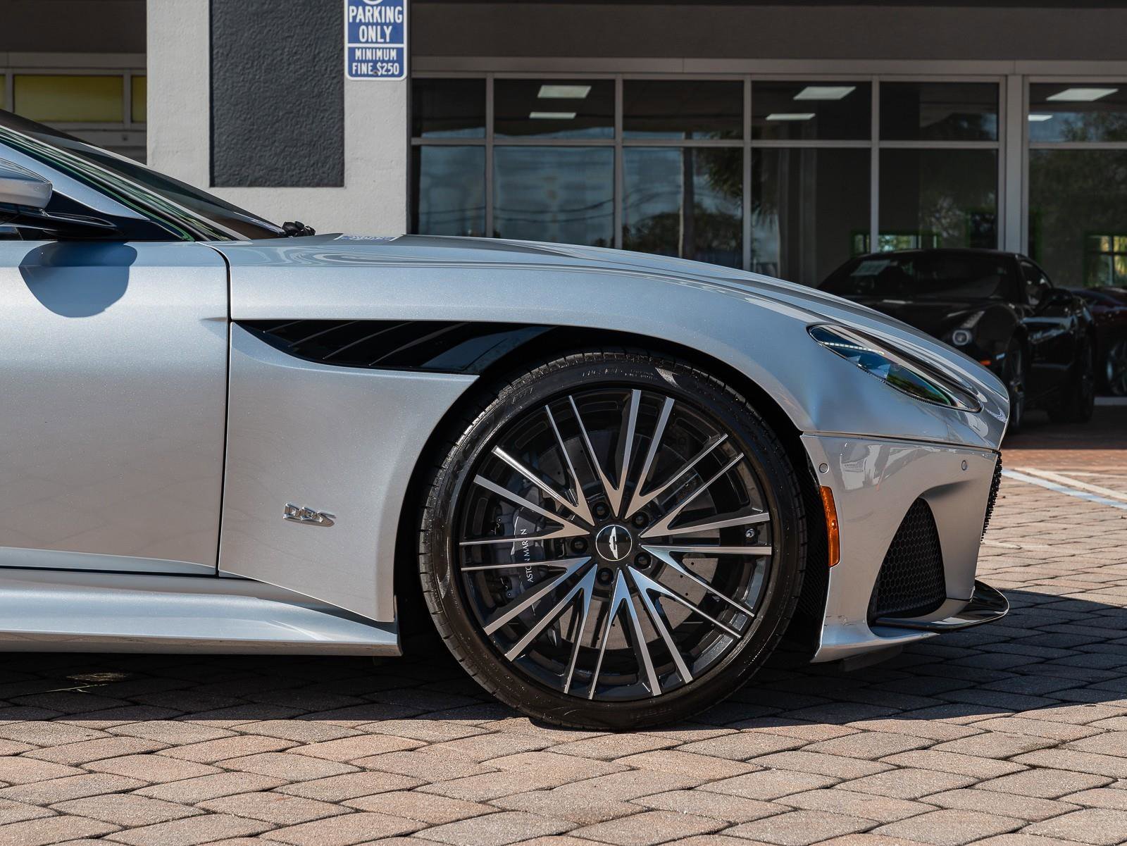Used 2020 Aston Martin DBS Superleggera Volante image 11