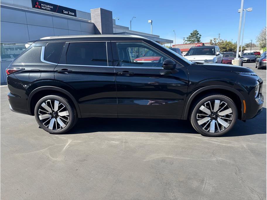 Used 2025 Mitsubishi Outlander SEL image 4
