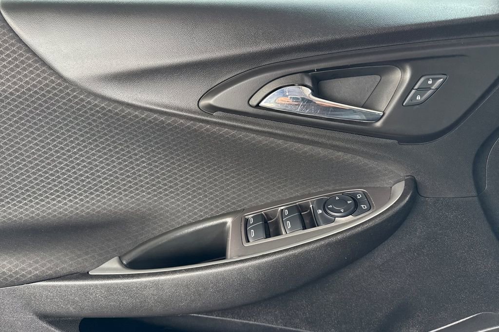 Used 2025 Chevrolet Malibu RS FWD image 17