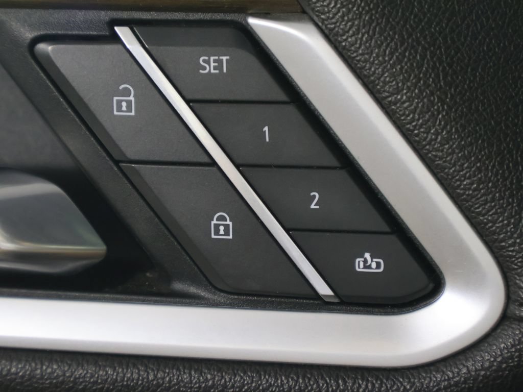 Used 2022 Chevrolet Silverado 1500 High Country w/ High Country Premium Package AWD/4WD image 33