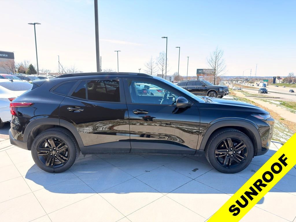 Used 2024 Chevrolet Trax ACTIV w/ Sunroof Package image 6