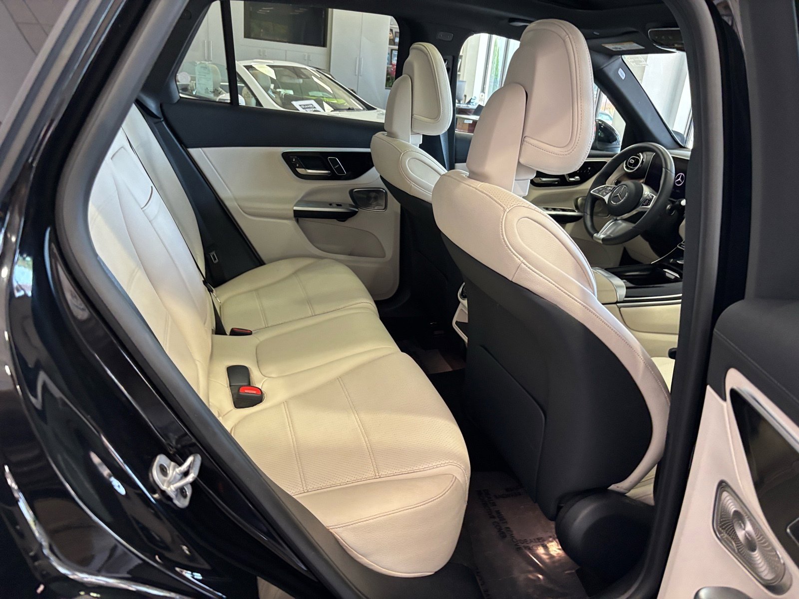 Used 2024 Mercedes-Benz GLC 300 image 17