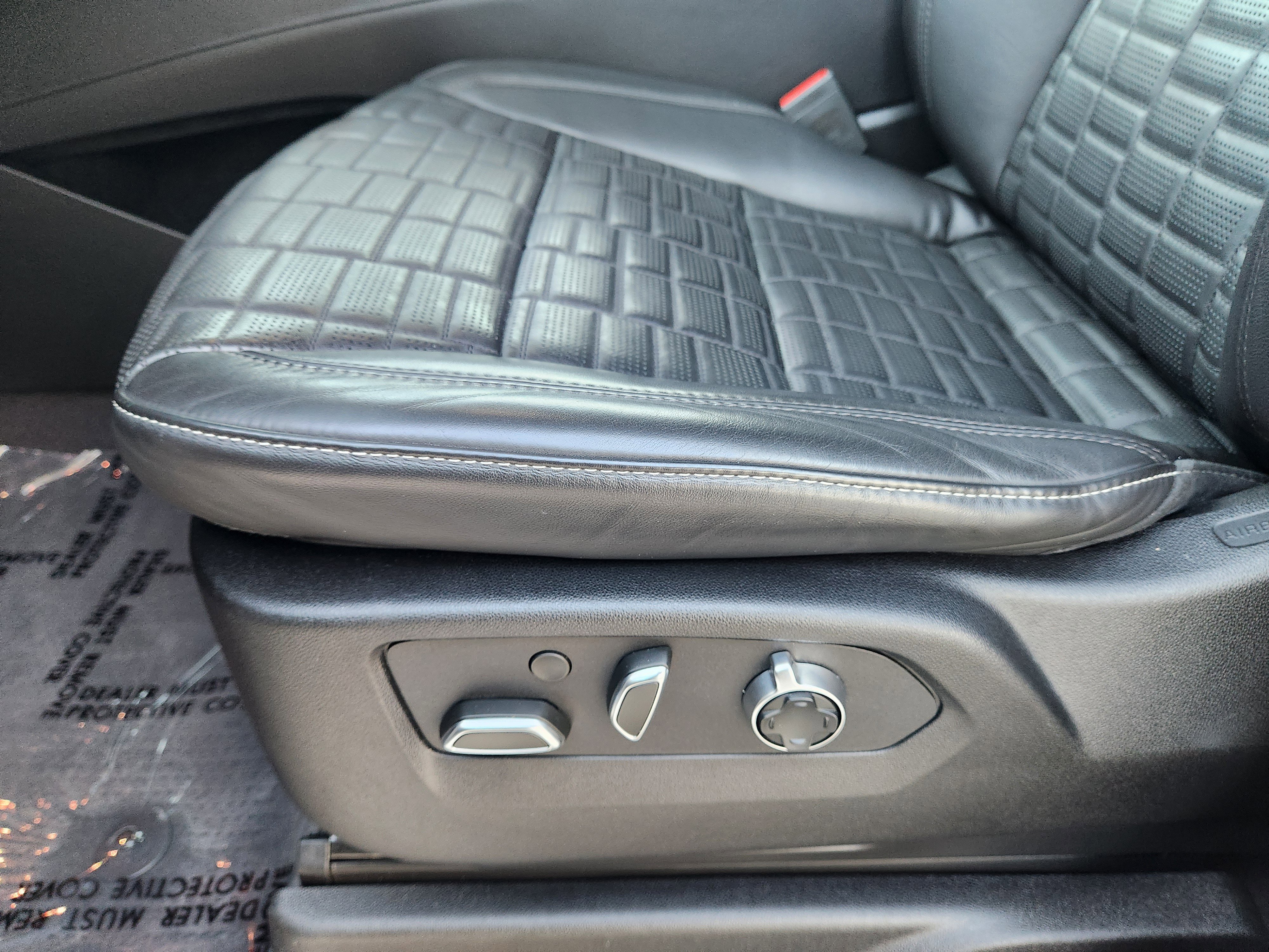 Used 2023 Cadillac Escalade Sport Platinum w/ LPO, ONYX Package image 24