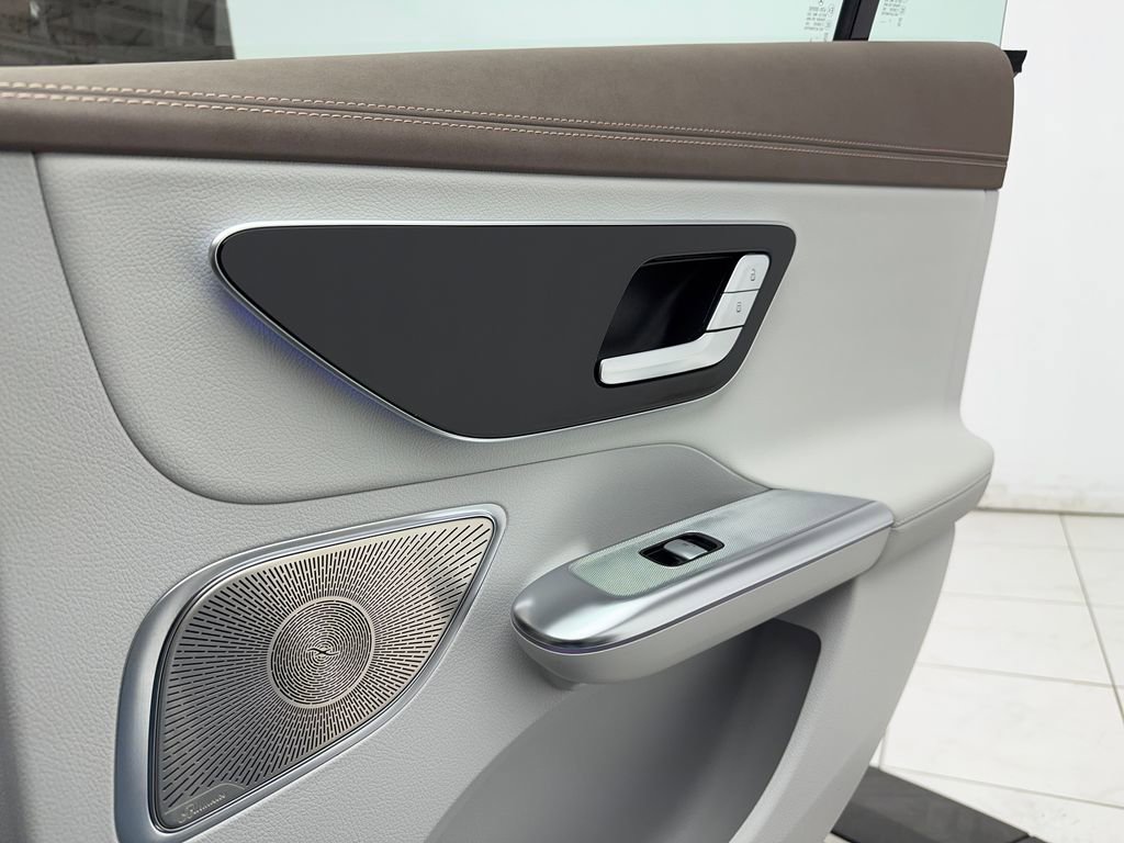 Used 2023 Mercedes-Benz EQE 500 4MATIC Sedan image 48