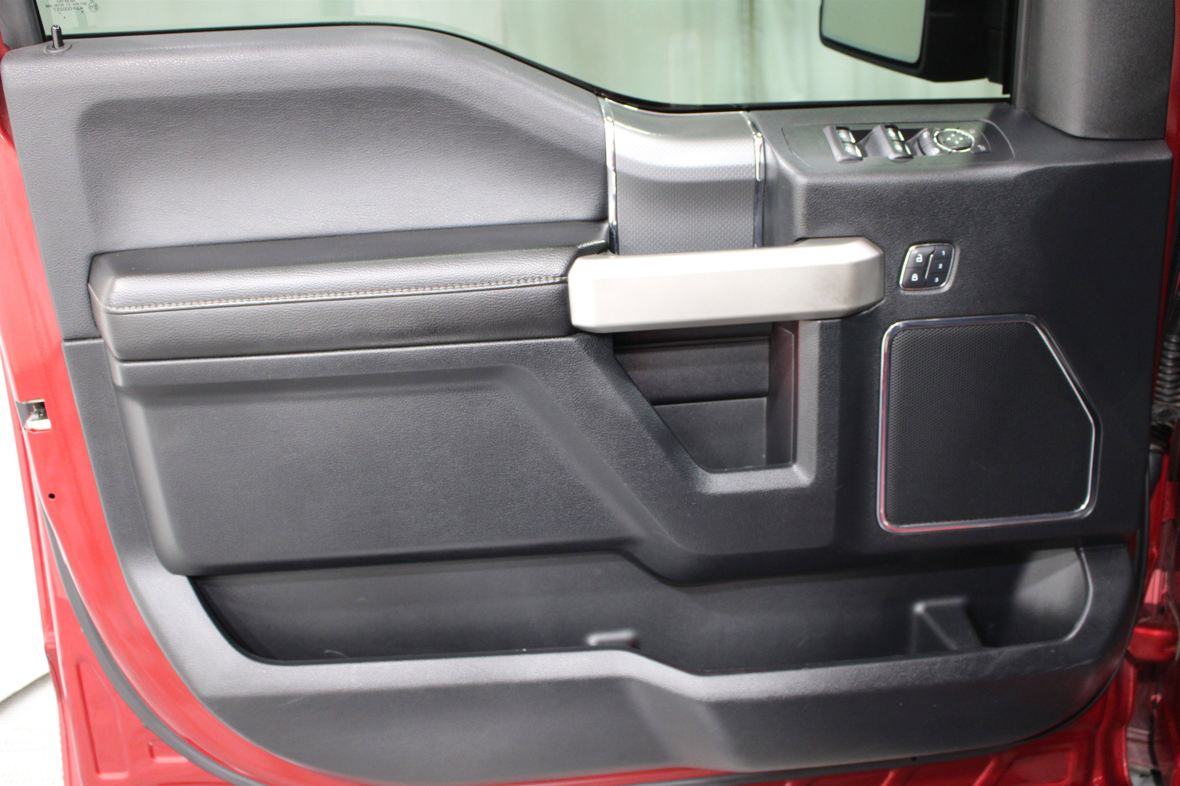 Used 2015 Ford F150 Lariat w/ Equipment Group 502A Luxury image 6