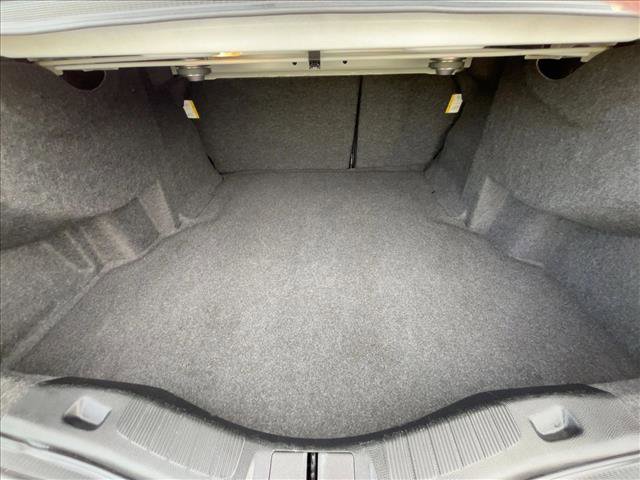 Used 2017 Ford Fusion SE w/ Fusion SE Technology Package image 6