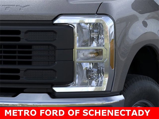 New 2026 Ford F250 XL w/ XL Chrome Package image 18