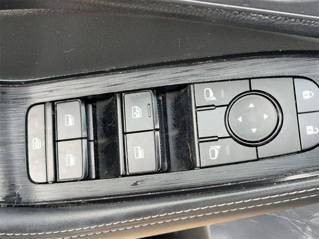 Used 2022 Nissan Rogue SV image 15