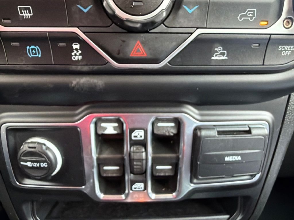 Used 2023 Jeep Wrangler Unlimited AWD/4WD image 29