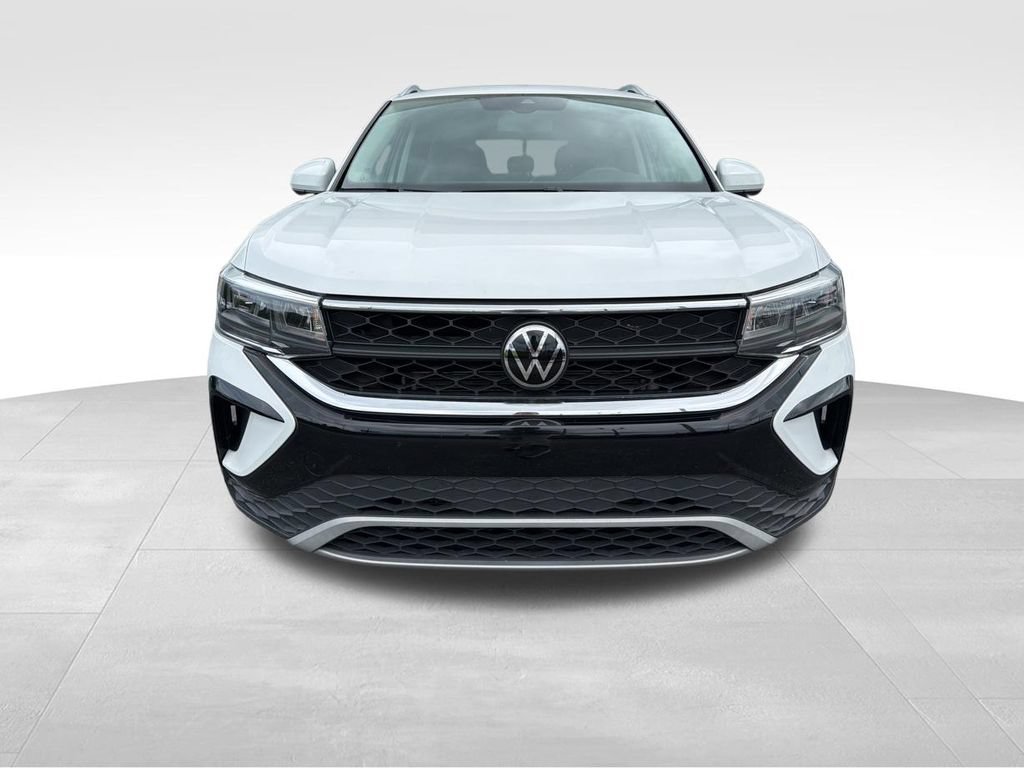Used 2022 Volkswagen Taos SE FWD image 3