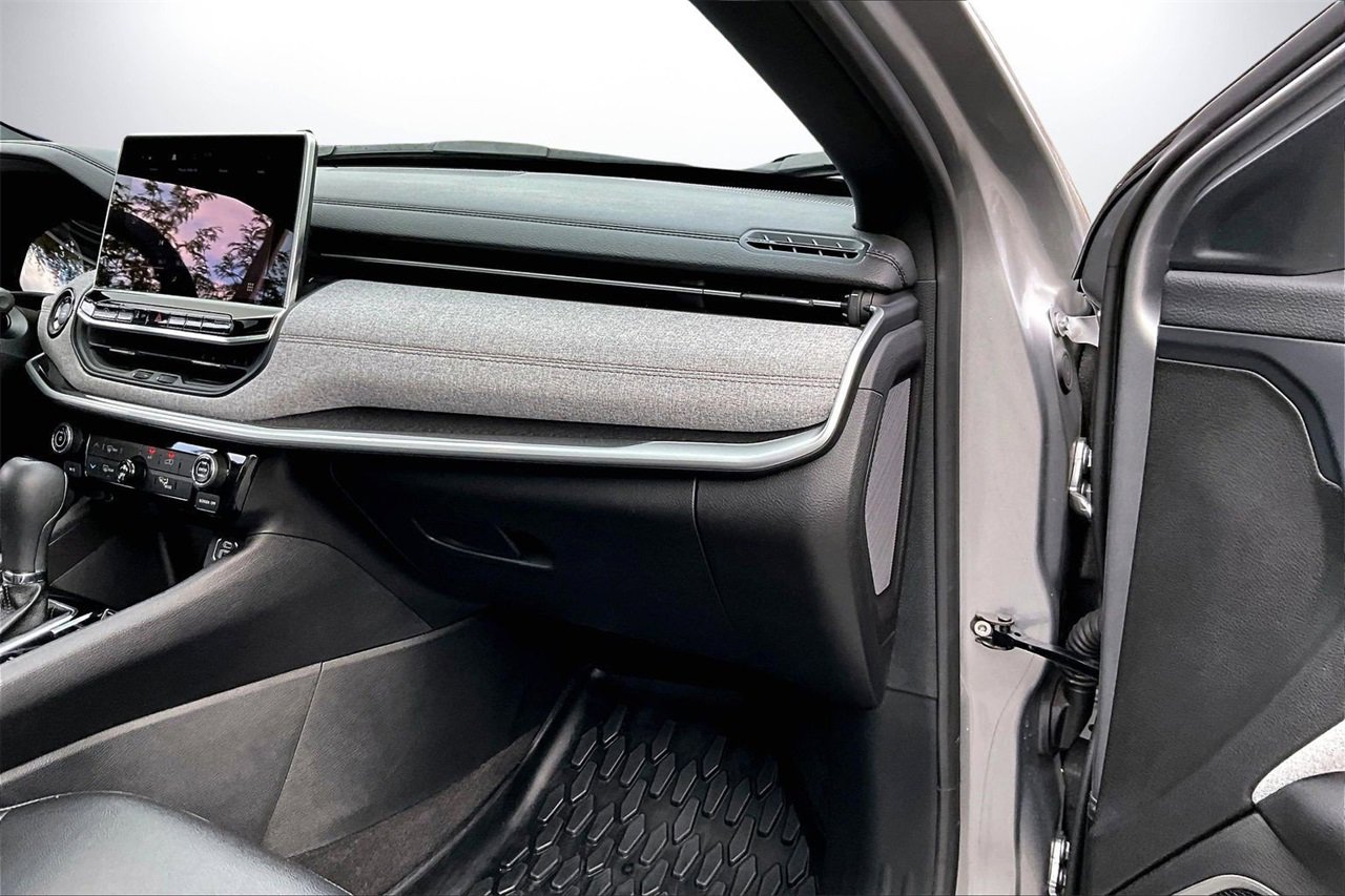 Certified 2024 Jeep Compass Latitude w/ Sun and Sound Group image 20