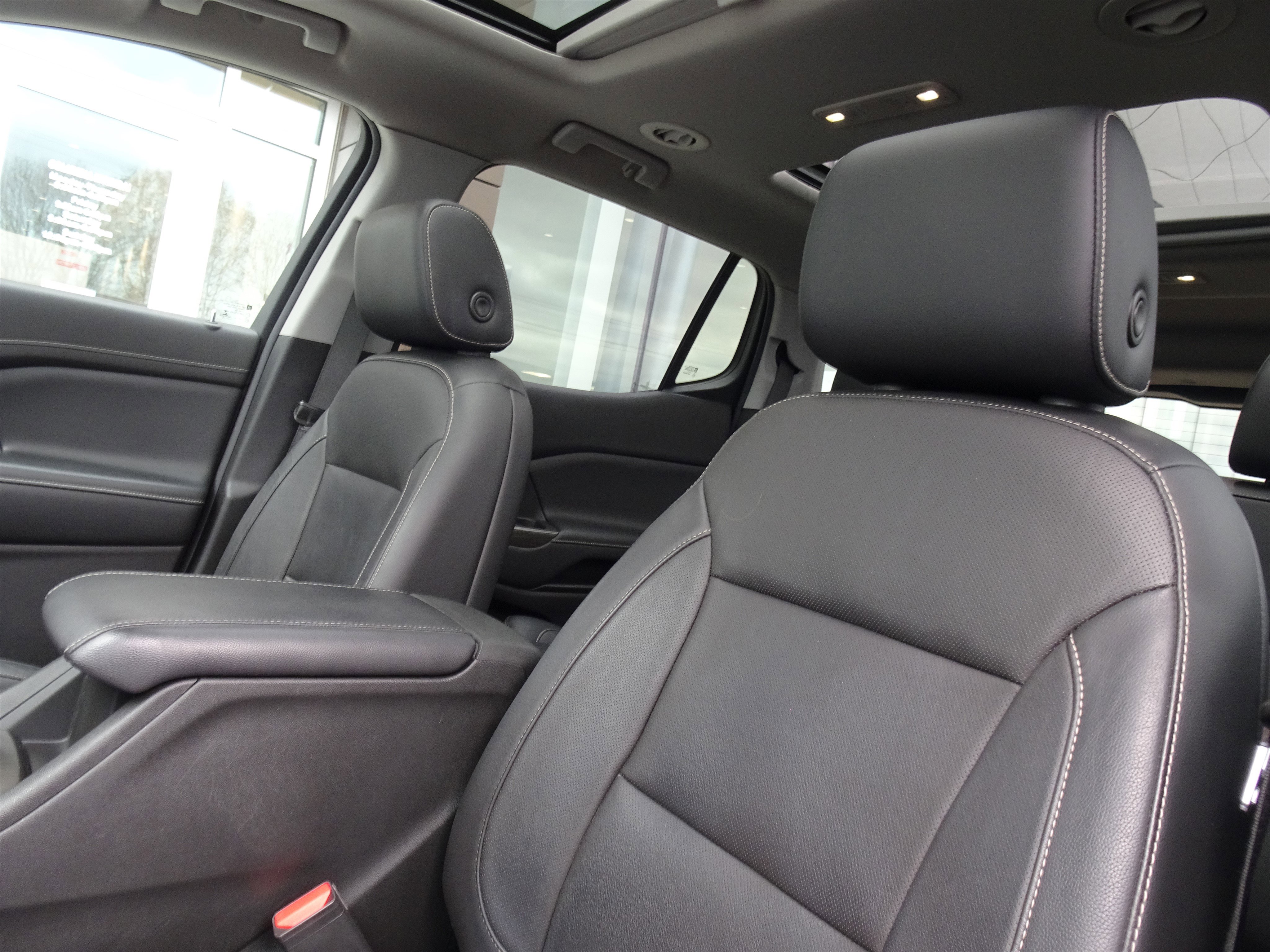 Used 2019 GMC Acadia SLT w/ Black Edition image 10