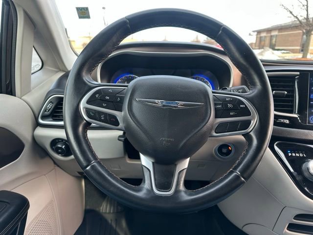 Certified 2017 Chrysler Pacifica Touring-L image 33