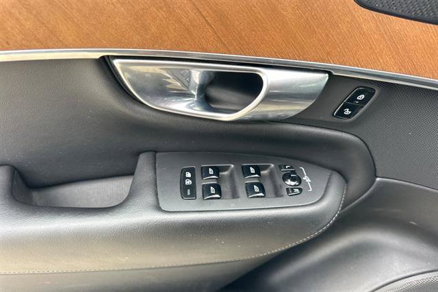 Certified 2023 Volvo XC90 T8 Plus image 10