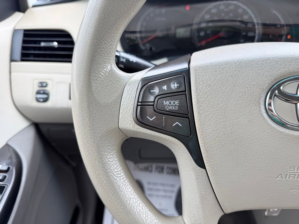 Used 2014 Toyota Sienna LE AWD/4WD image 31