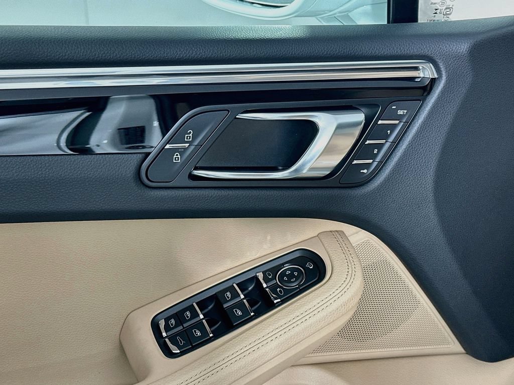Certified 2026 Porsche Macan AWD/4WD image 20