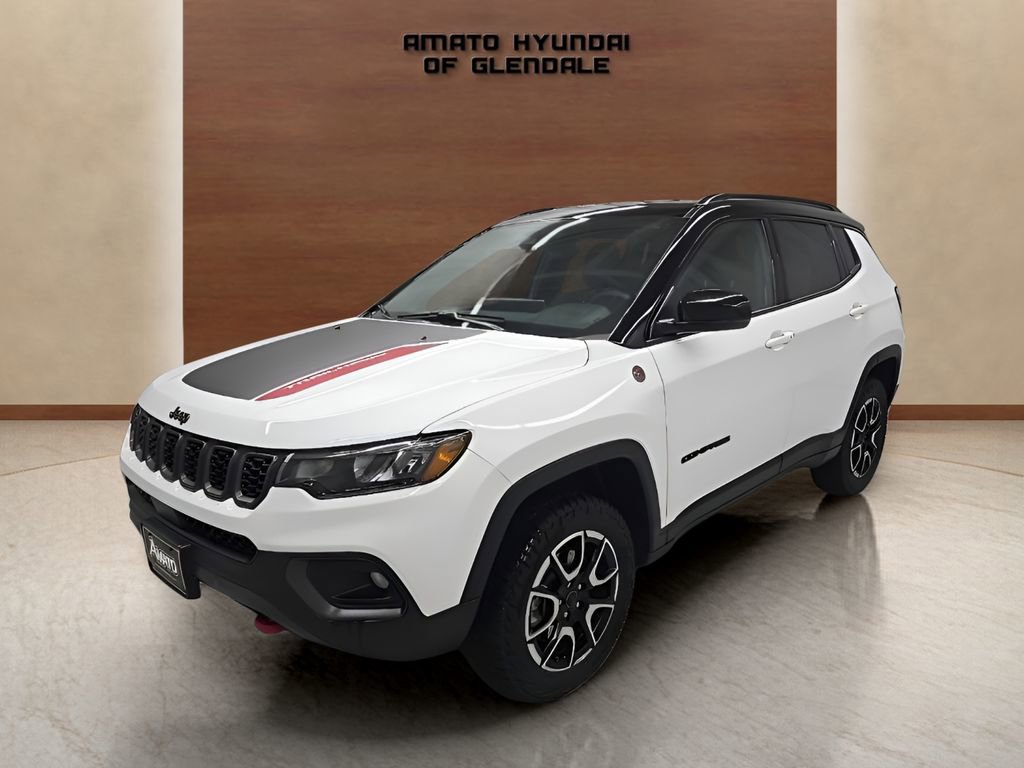 Used 2025 Jeep Compass Trailhawk AWD/4WD image 1