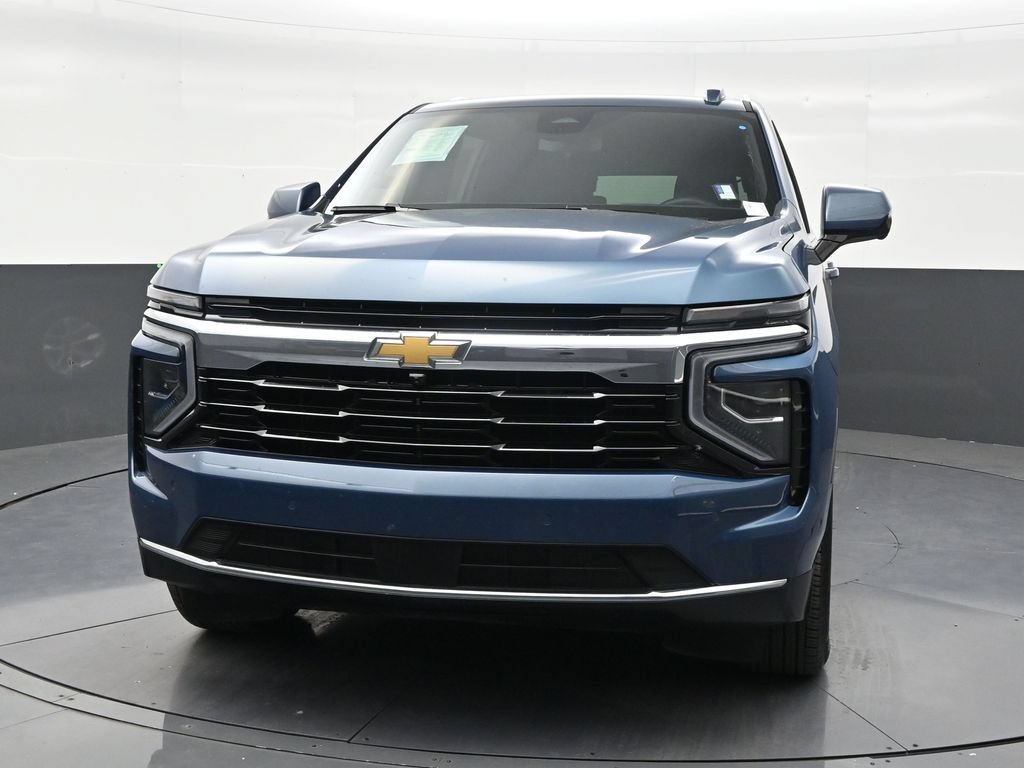 Used 2025 Chevrolet Suburban LS RWD image 8